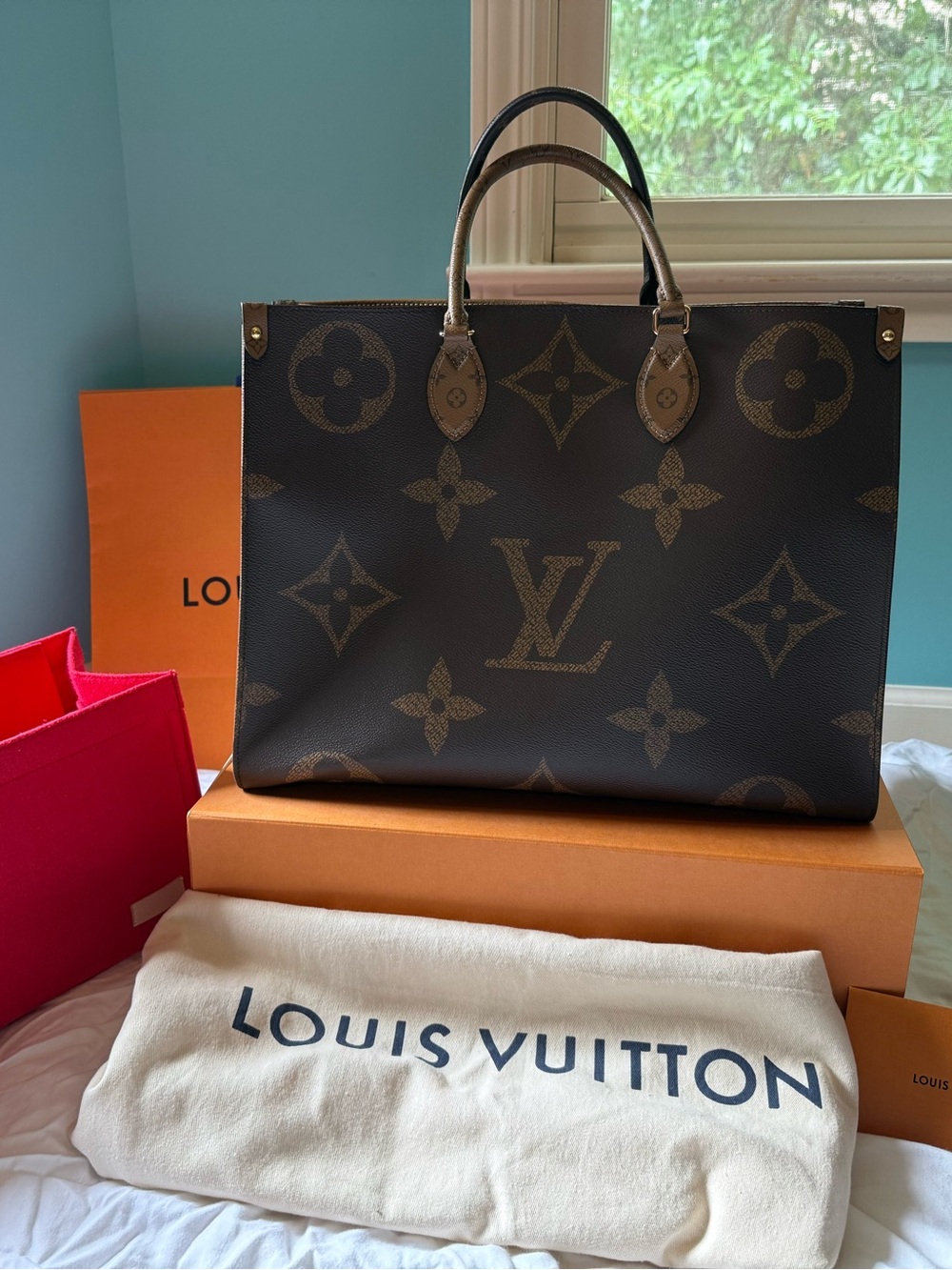 Louis Vuitton Monogram Giant OnTheGo GM Tote - Dark Brown & Tan